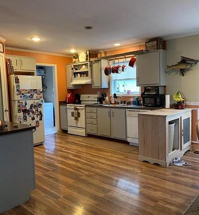 5th image of 77 Jacqueline Dr