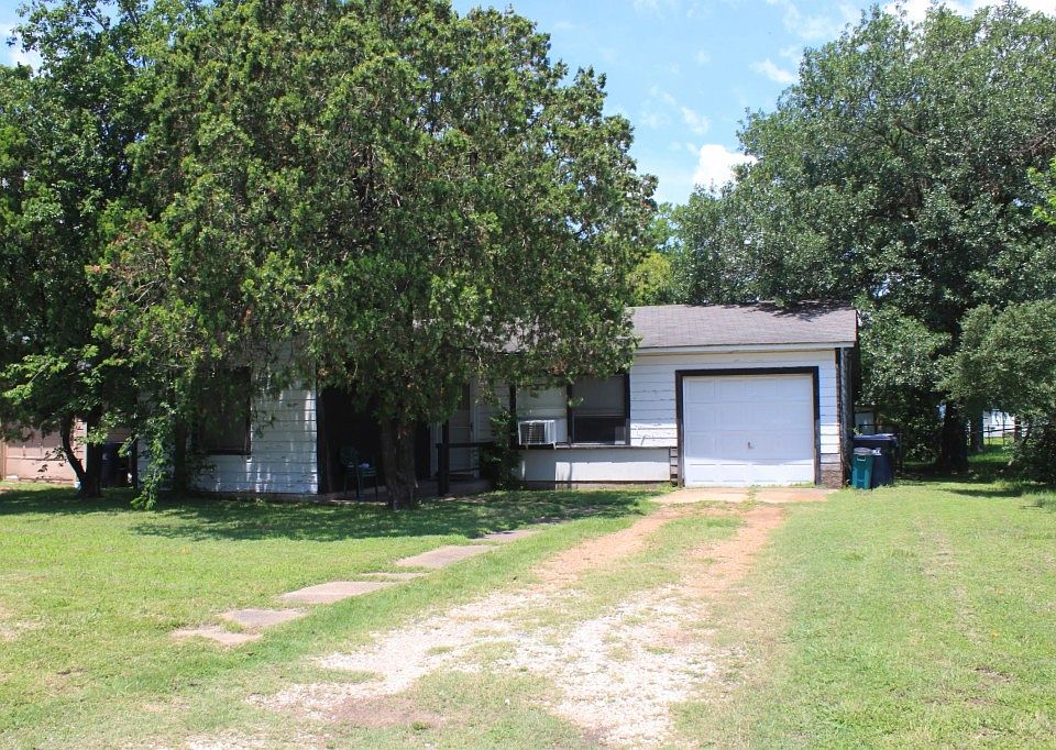 1st image of 307 Live Oak St