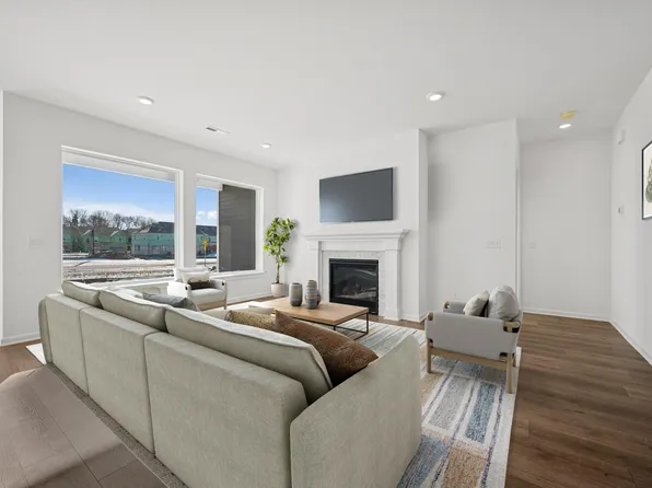 10586 Harbor Ln N, Maple Grove, MN 55369