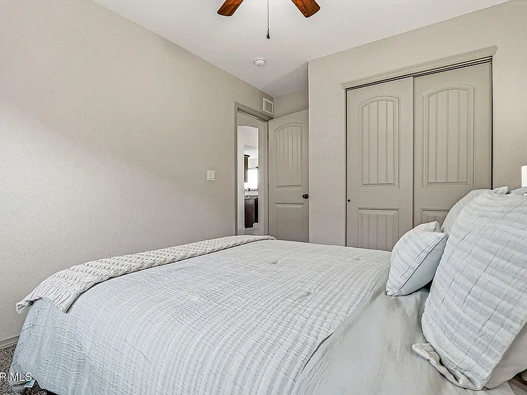 4964 Jennifer Claire — Photo 11