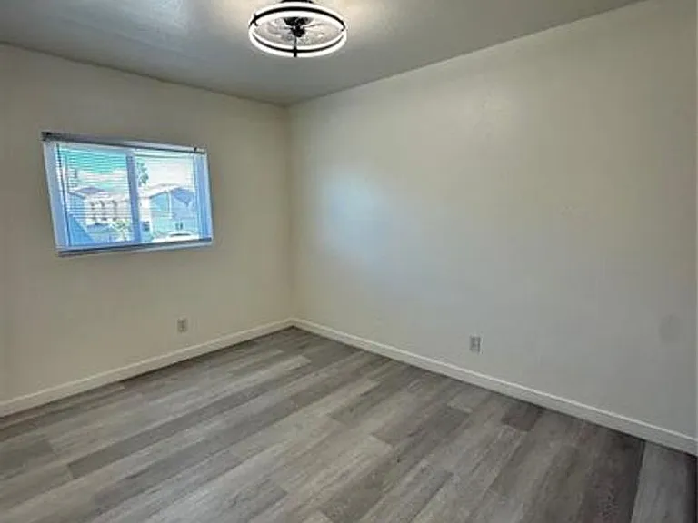 4920 Stanley Ave — Photo 34