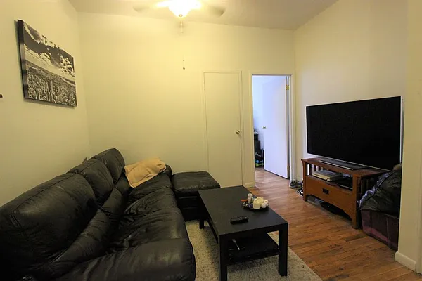 Rented by Dynamik Realty | media 4