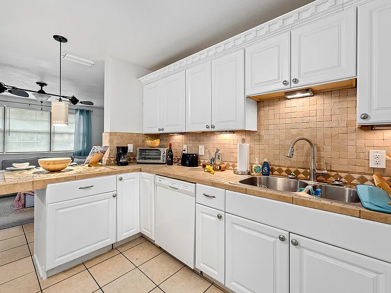 6 Palmetto — Photo 15