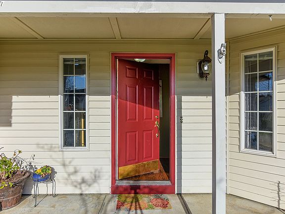 4th image of 15914 NE 48th Cir