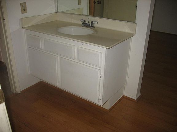 2nd image of 261 S Sentous Ave