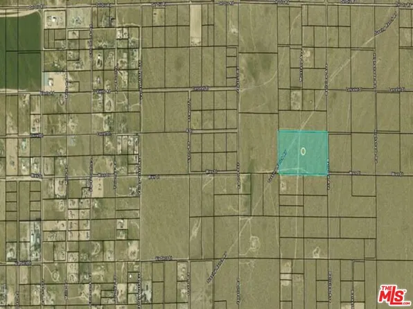 24400 Wren St, Apple Valley, CA 92308