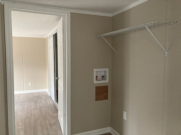 4th image of 301 N Amy Dr