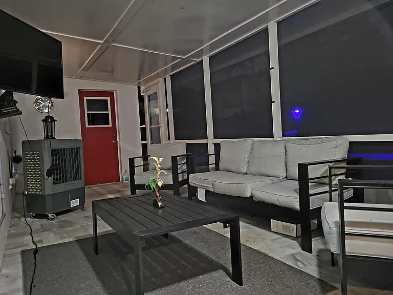 154 E 29th Ct — Photo 12
