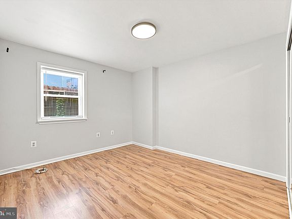 4th image of 934 New Market St