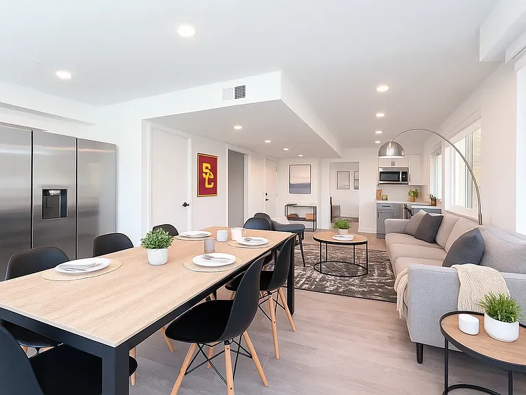 1368 W 35th St #8 — Photo 3