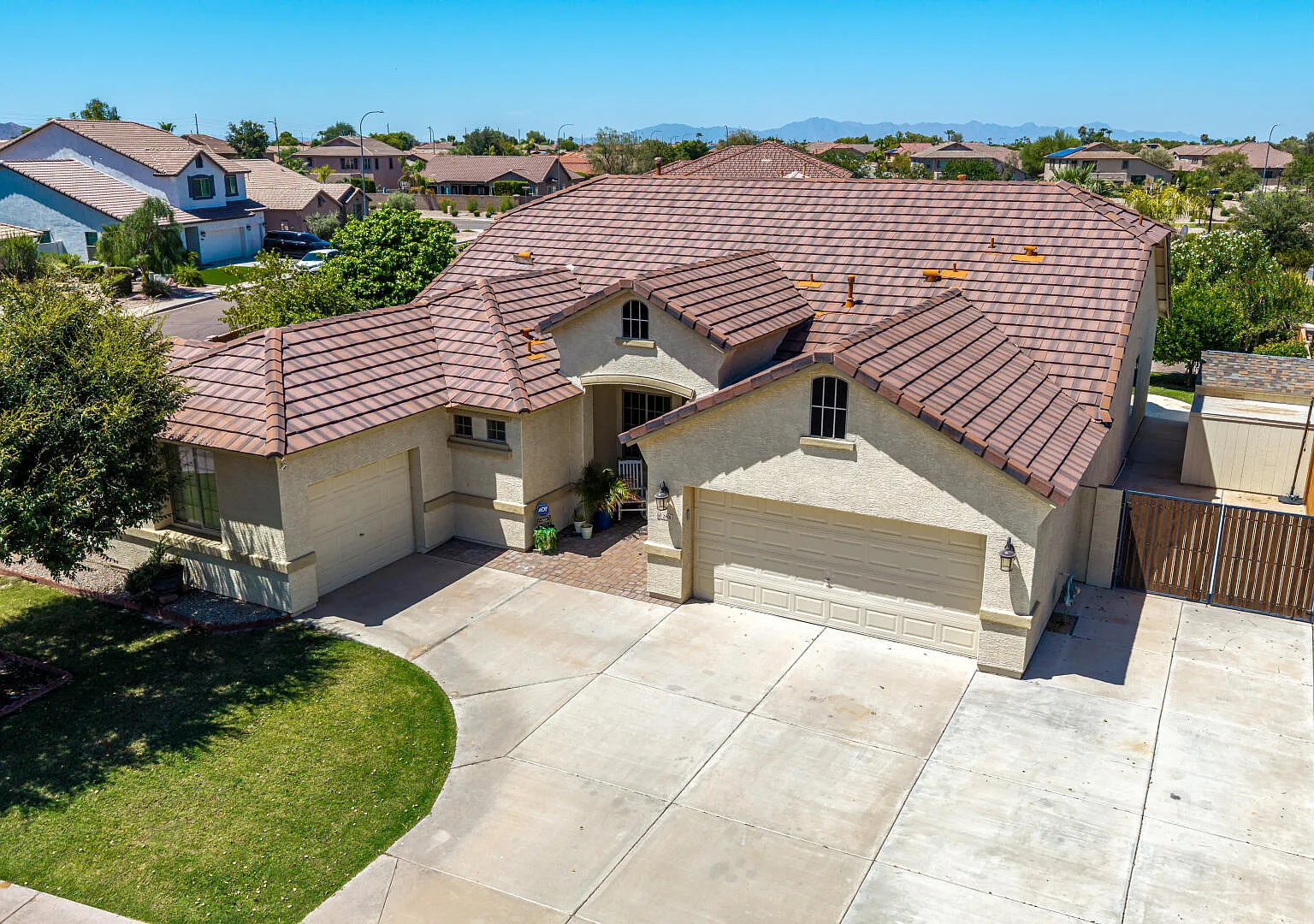 3 bed, 2.0 bath, 2429 sqft, $3,600 — Photo 1