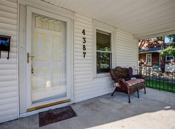 2nd image of 4387 Oakwood Ave