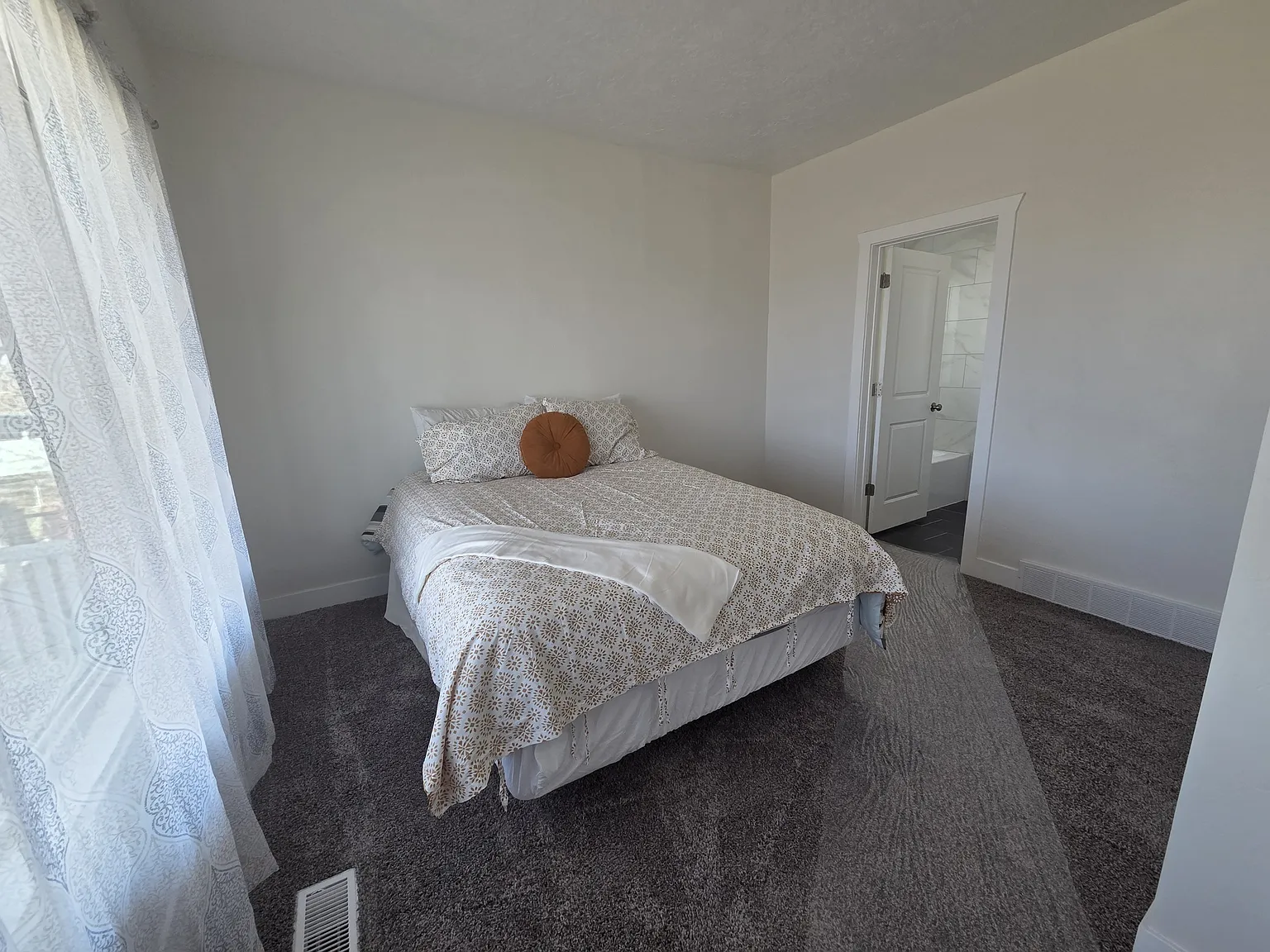 152 N 200 W St - #A - KAM - A — Photo 2