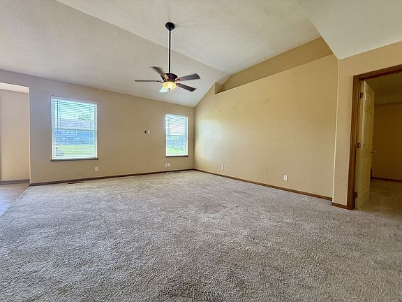 3rd image of 2301 Magnolia Dr