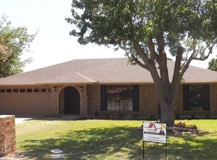 6808 Stillmeadows Cir S, North Richland Hills, TX 76182