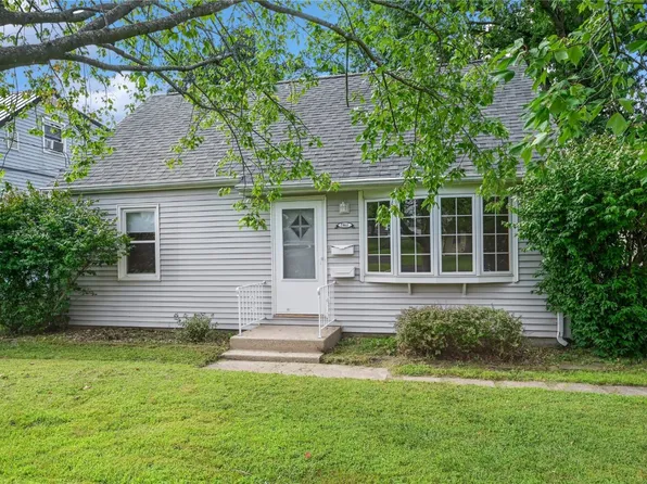 2861 Seely Ave SE, Cedar Rapids, IA 52403