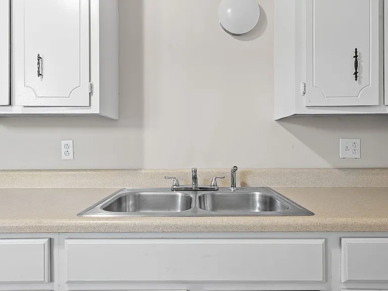 2 Bedroom Pet Friendly Apartment For Rent Near APSU! — Photo 10