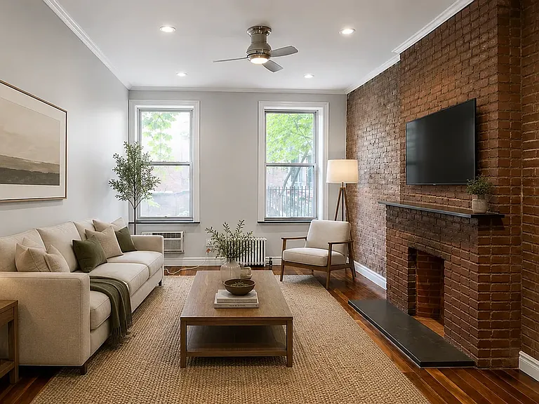 560 Hudson St #4 — Photo 1