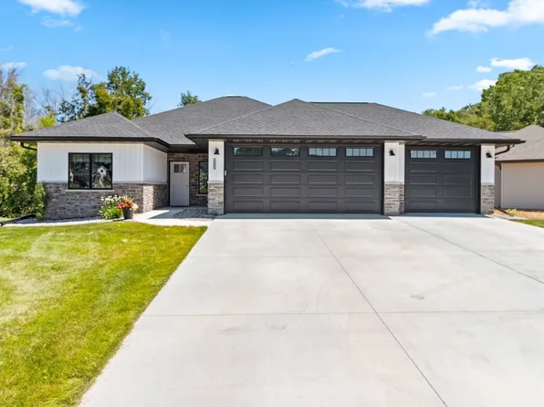 2685 Chambers Xing, Suamico, WI 54313