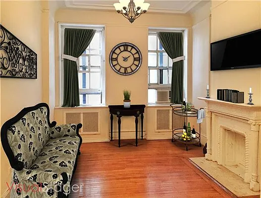 Rented by Century 21 Metropolitan | media 6