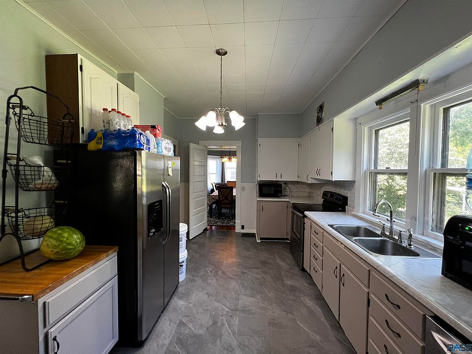 304 E 1st St, Plankinton, SD 57368 Zillow