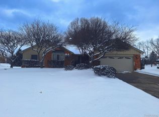 866 Timberline Dr, Rochester Hills, MI 48309
