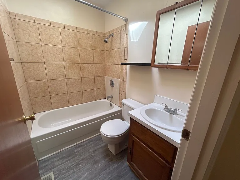 3445 SE 3rd St #2 — Photo 8