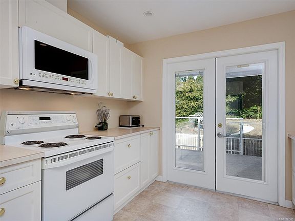 5th image of 3896 Hobbs St