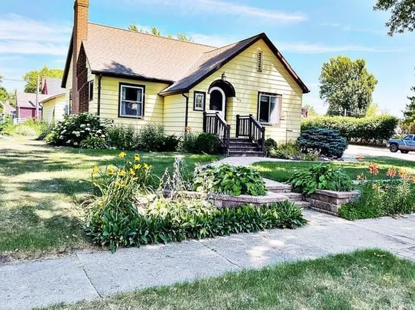 623 E 5th St, Redwood Falls, MN 56283