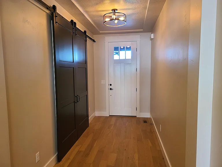 409 S Hamlin Ln — Photo 13
