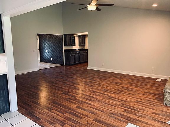 5th image of 229 E Meade Dr