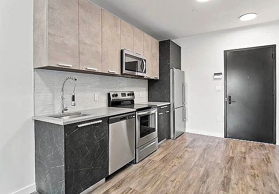 3rd image of 2733 E 12th St #C