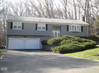 231 Beacon Hill Rd, Trumbull, CT 06611