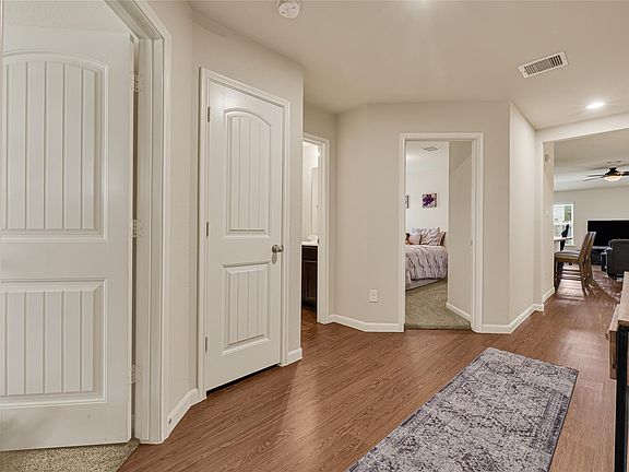 3rd image of 5 Rodeo Bend Dr