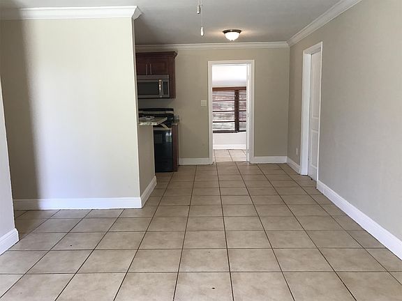 3rd image of 3470 NW 18th St