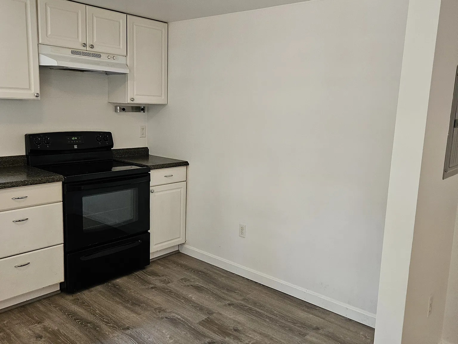 2 bed, 650 sqft, $1,875 — Photo 2