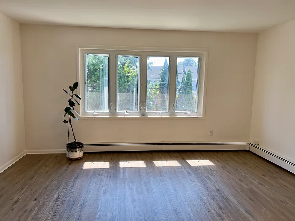 184 Central Ln #2