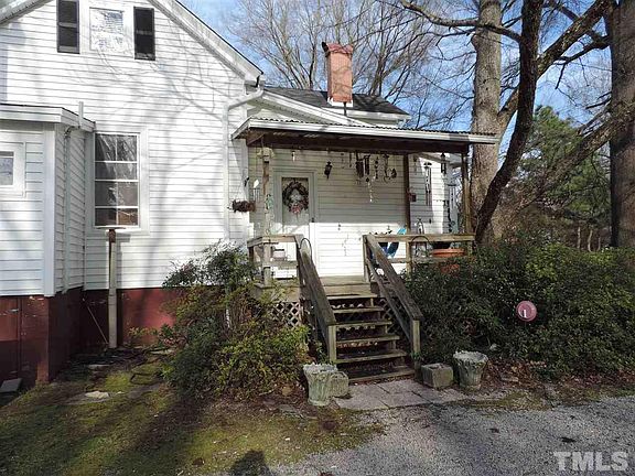 4th image of 601 College St
