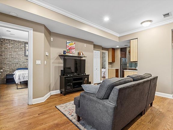 5th image of 6146 N Ravenswood Ave APT 2