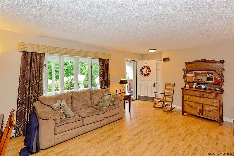 4th image of 290 RUHLE Road