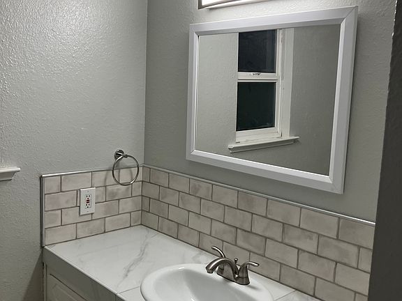 4th image of 5492 E Illinois Ave