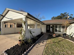 9022 Lazy River Ln, Houston, TX 77088