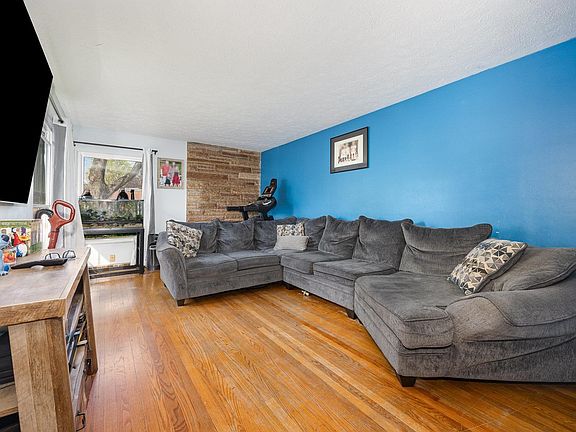 3rd image of 341 Lynn Ave