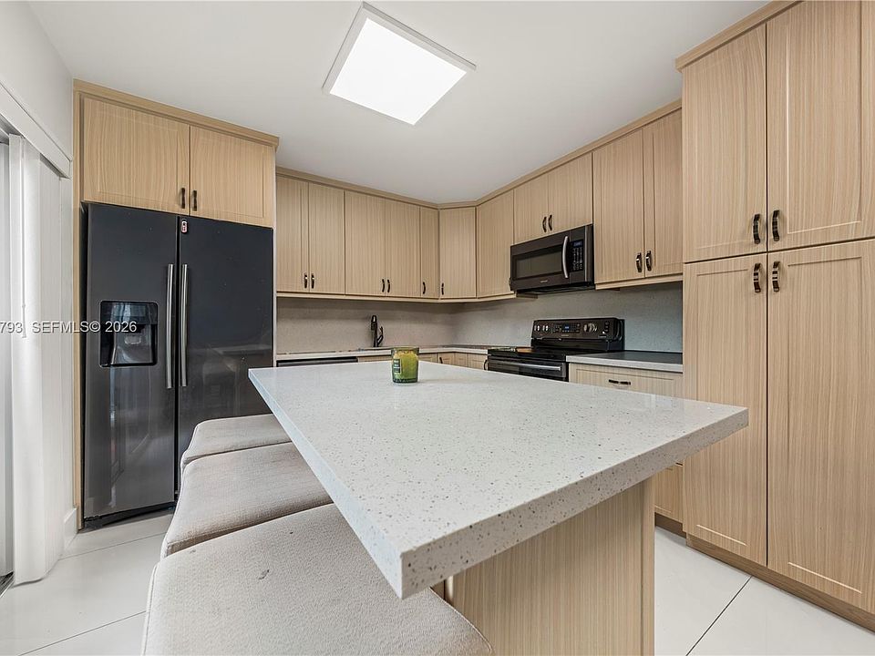 1st image of 4089 Forest Hill Dr