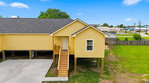 1406 Bonvillain St Photo 1