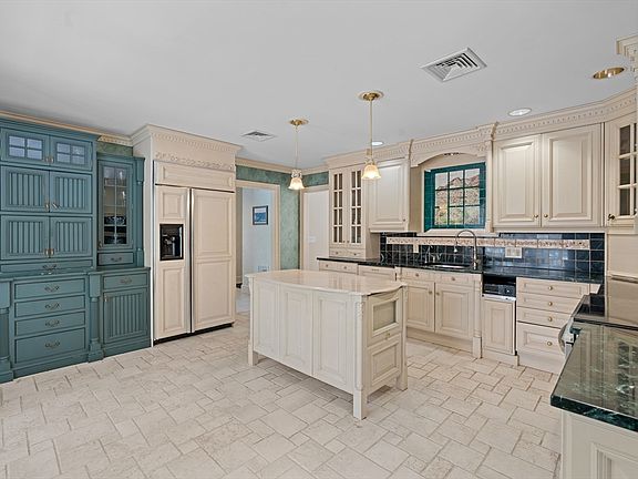 5th image of 167 Lexington Rd