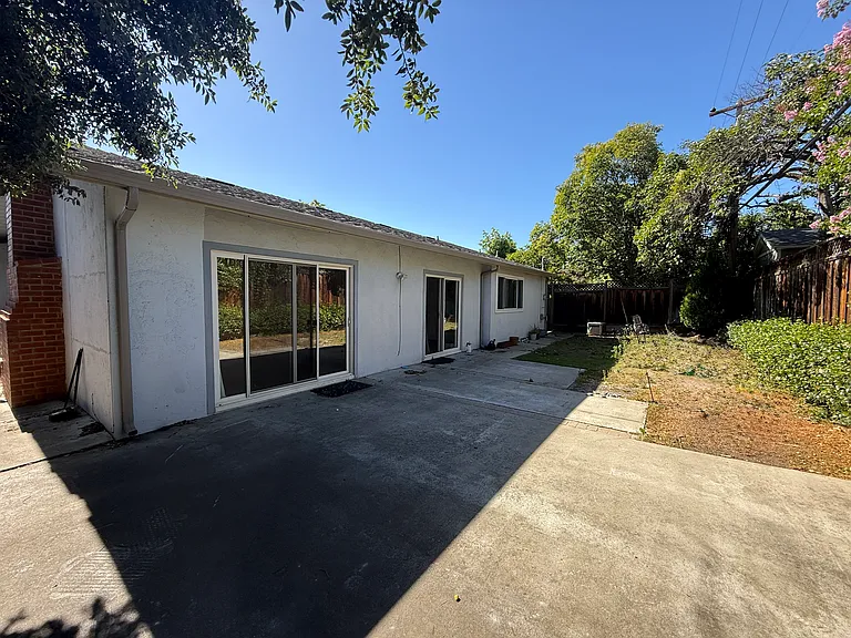 6310 Lillian Way — Photo 8