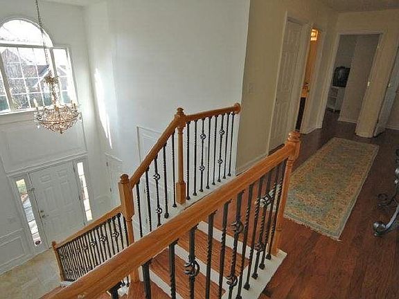 3rd image of 3820 Seattle Pl NW