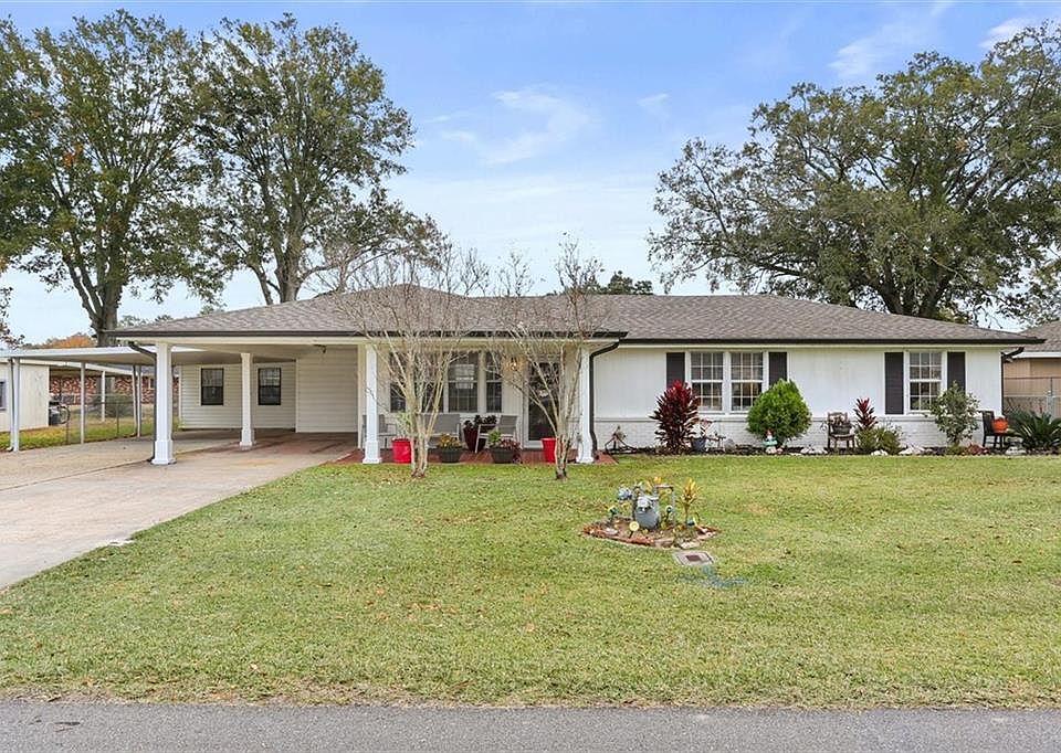 1st image of 137 River Oaks Dr