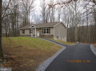 380 Gallery Ln, Mount Bethel, PA 18343